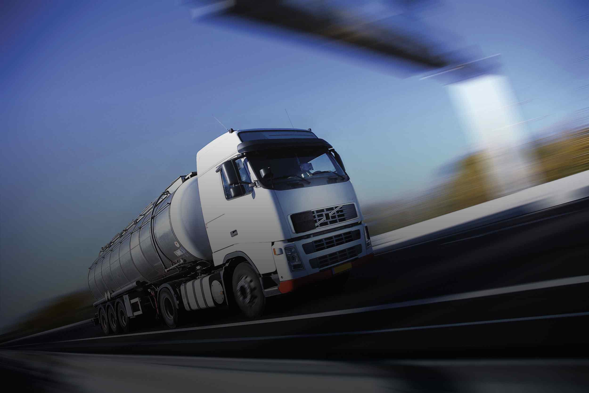 https://premier-courrier.eu/wp-content/uploads/2015/09/White-Truck-single.jpg